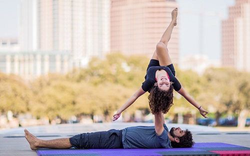 Yoga vs. Pilates : quelle pratique convient le mieux à vos besoins ?