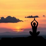 Comment Pratiquer le Yoga pour l’Équilibre Corps-Esprit