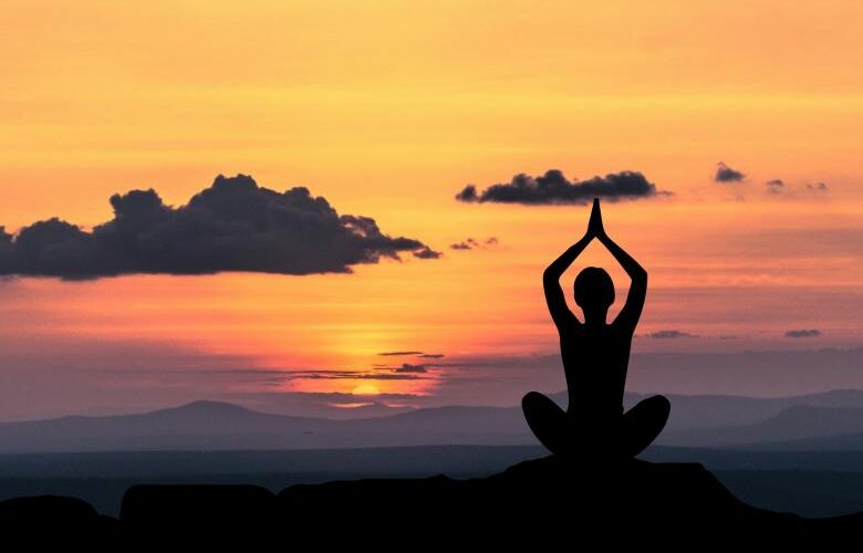 Comment Pratiquer le Yoga pour l&rsquo;Équilibre Corps-Esprit